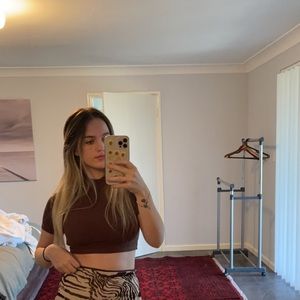 Meet your Posher, Mia